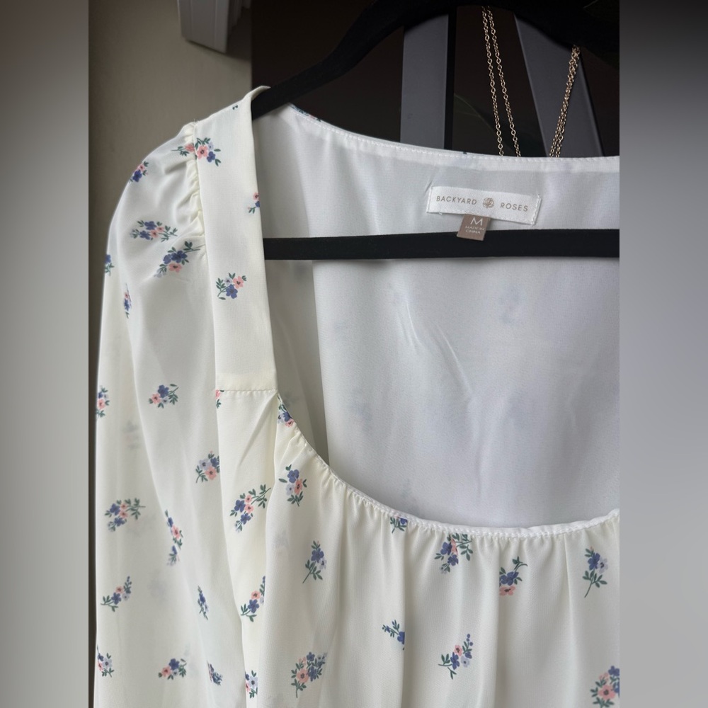 Backyard Roses Shelly Top Size Medium NWT - Picture 6 of 15